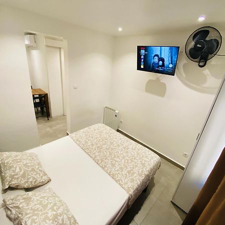 Estudios Hl Frente Al Metro Barcelona-Aeropuerto Оспиталет де Лобрегат Екстериор снимка